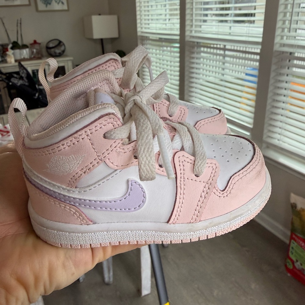 Nike Kids Pink and White Sneakers with Purple Accent